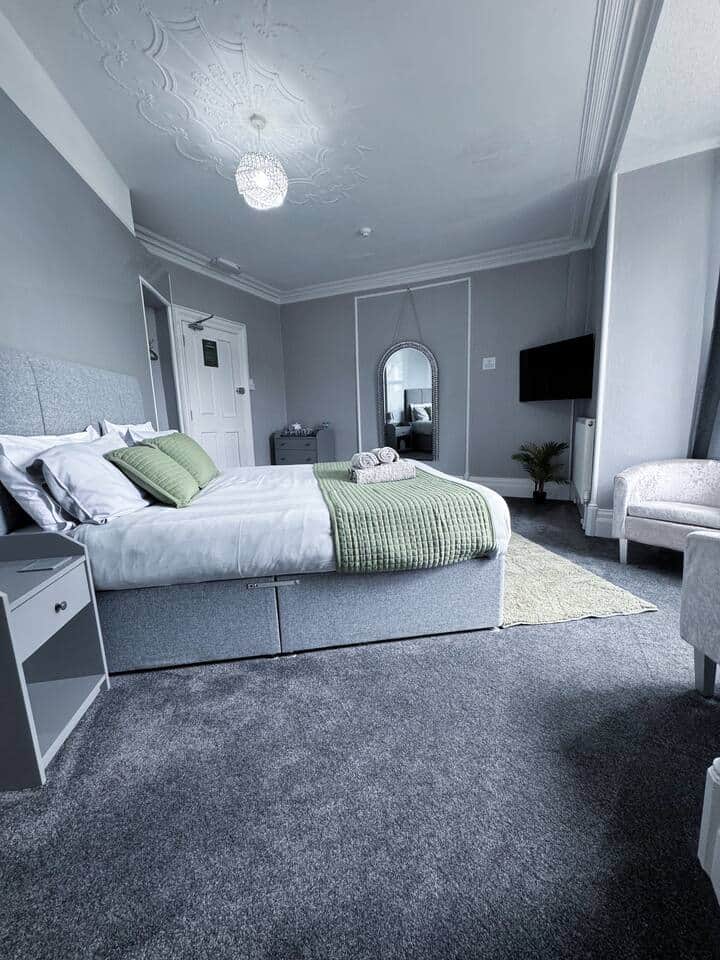 King en-suite room at Thornleigh Guest House
